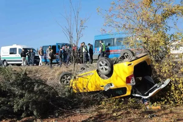 Son dakika: GAZİANTEP'TE ŞARAMPOLE DEVRİLEN TAKSİNİN SÜRÜCÜSÜ ÖLDÜ