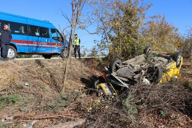 Son dakika haberi | GAZİANTEP - Tarlaya devrilen ticari taksinin şoförü öldü