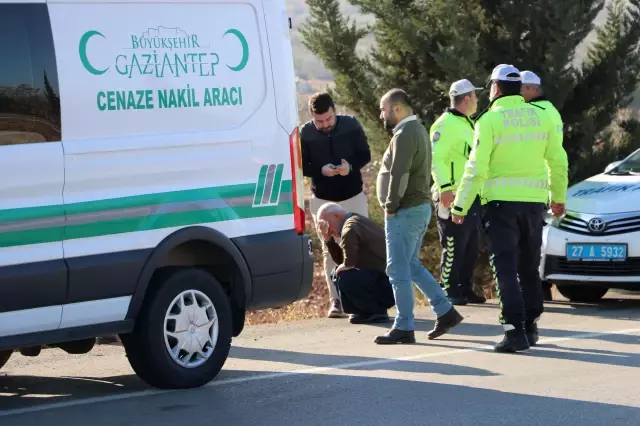 Son dakika haberi | GAZİANTEP - Tarlaya devrilen ticari taksinin şoförü öldü