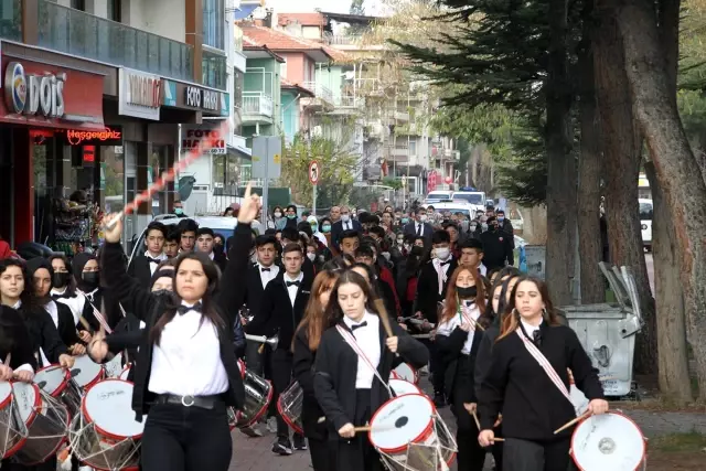 Güvercinler engelliler için salındı