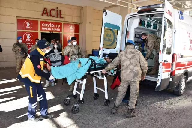 Son dakika haber | Hastanede karşılaşan husumetli aileler arasında bıçaklı kavga: 2'si ağır 3 yaralı