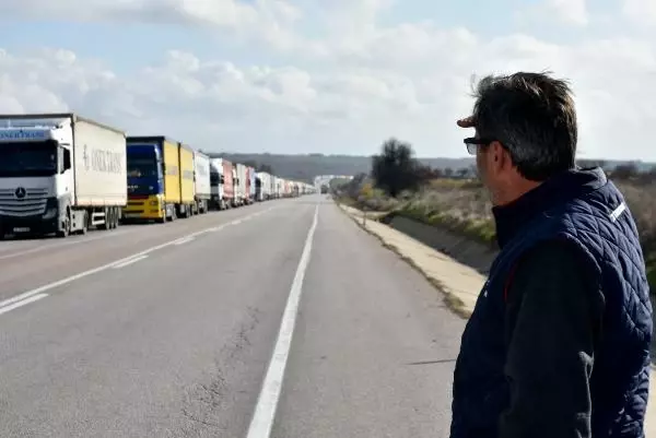 İHRACAT ARTTI, TIR KUYRUKLARI UZADI