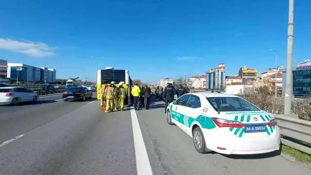Kartal'da kamyon, yolcu dolu İETT otobüsüne çarptı: 6 yaralı