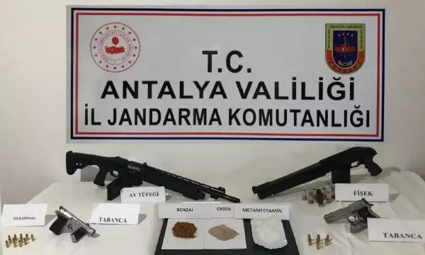 KAŞ'TA TORBACI OPERASYONUNDA GÖZALTINA ALINAN 18 KİŞİ TUTUKLANDI