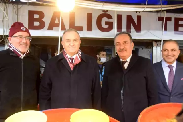 MHP'liler Bandırma'da esnafı gezdi
