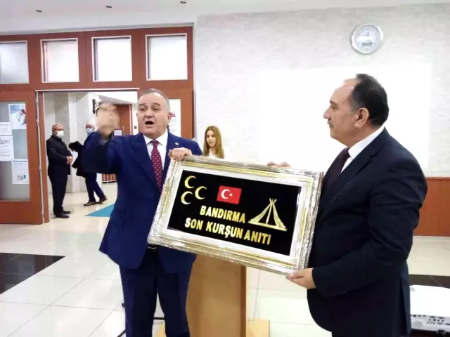 MHP'liler Bandırma'da esnafı gezdi
