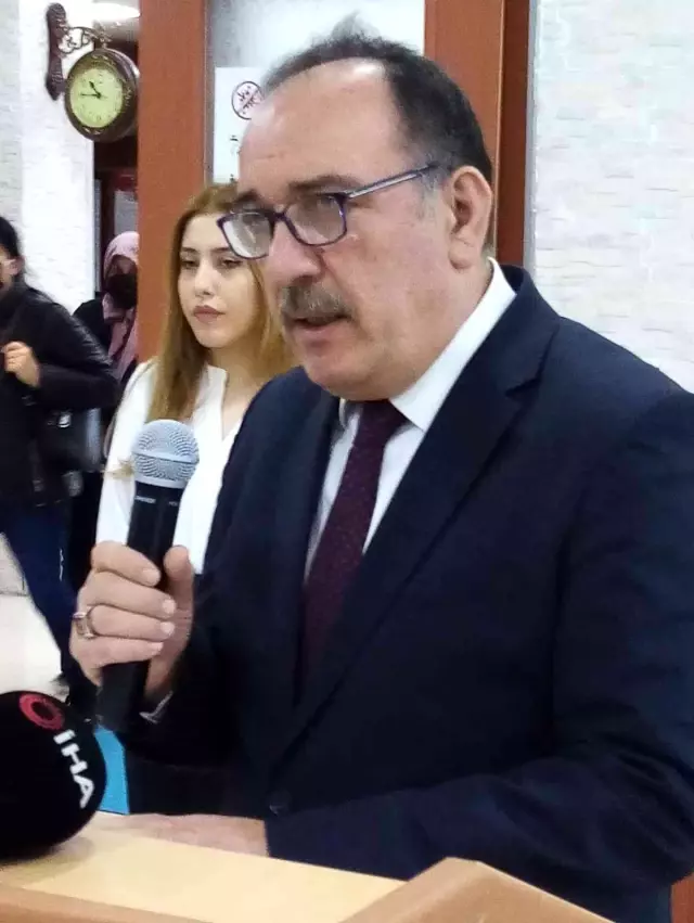 MHP'liler Bandırma'da esnafı gezdi