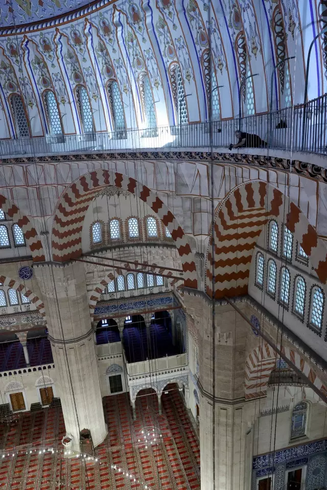 Osmanlı mirası camilerin kubbelerini fotoğraflıyor