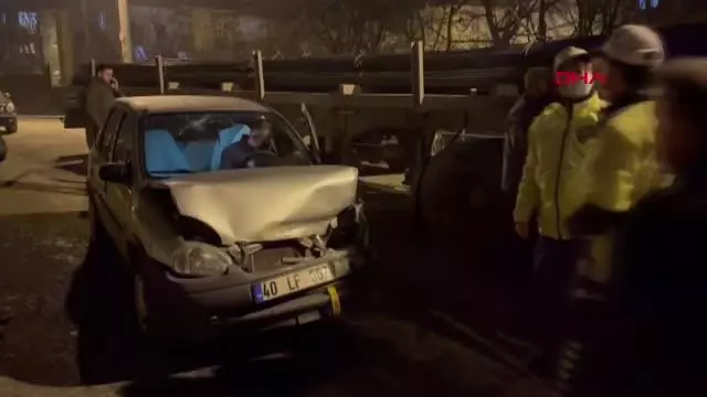 Park halindeyken freni boşalan TIR, 3 otomobil ile iş makinesine çarptı 3 yaralı
