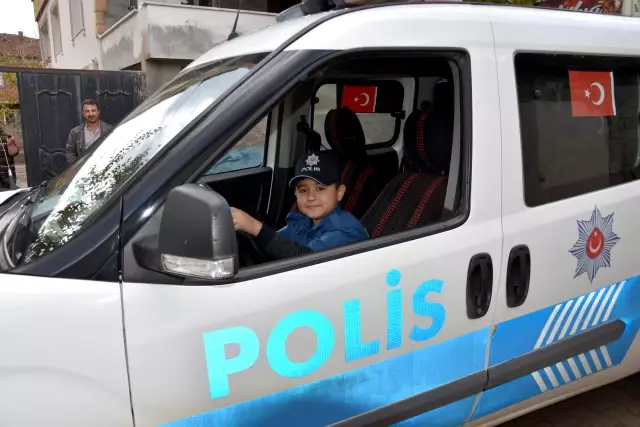 Son dakika haberleri... Polislik hayali kuran kas hastası minik Seydihan'ı ilçe emniyet müdürü sevindirdi