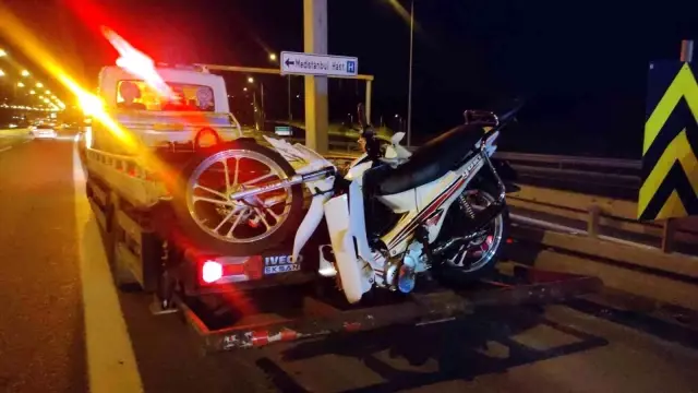 TEM'de bariyerlere çarpan motorun sürücüsü hayatını kaybetti