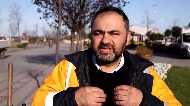 Temizlik görevlisi fırtınada mahsur kalan yavru kediye sahip çıktı