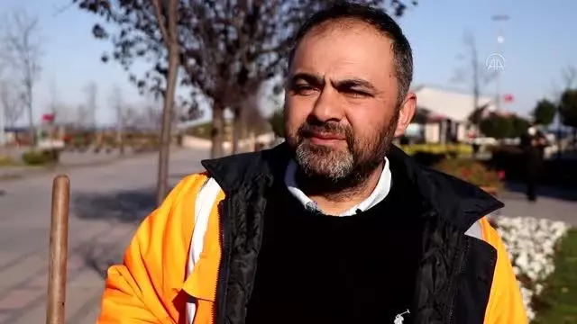 Temizlik görevlisi fırtınada mahsur kalan yavru kediye sahip çıktı