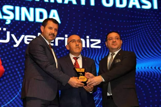 TOBB Başkanı Hisarcıklıoğlu: Ankara-Sivas yüksek hızlı tren hattı da artık tamamlanmalı.