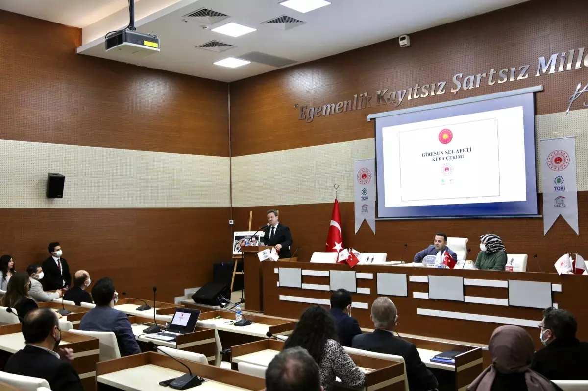 Vali Enver Ünlü, TOKİ Afet Konutları Kura Çekim Törenine Katıldı
