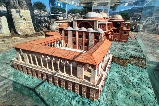 100 yıldır kazılıyordu! Aziz Yuhanna'nın mezarının olduğu inanılan bölgede herkesi heyecanlandıra keşif