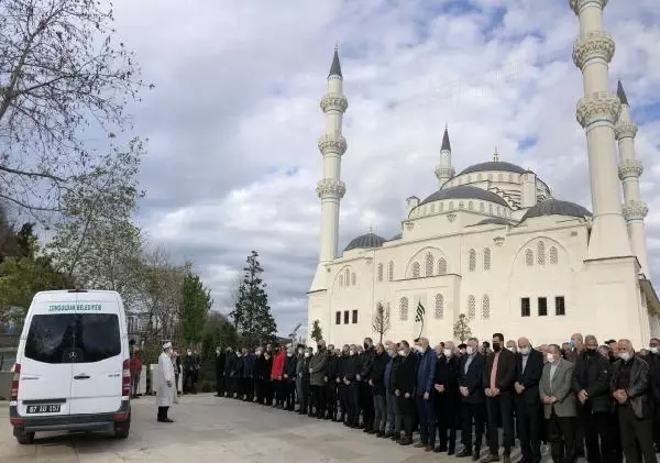 Son dakika! Ağabeyinden 11 gün sonra kendisi de koronavirüsten ölen kişi toprağa verildi