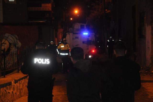 AK Parti Cizre eski ilçe başkanının kardeşi silahlı saldırıda öldürüldü AK Parti Cizre eski ilçe başkanının kardeşi silahlı saldırıda öldürüldü