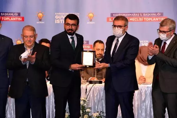 AK Parti'li Mahir Ünal'dan Zaten kimse gelmemiş ki sitemiyle ilgili yeni açıklama: Espri yaptım