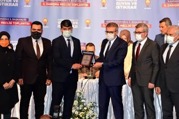 AK Parti'li Mahir Ünal'dan Zaten kimse gelmemiş ki sitemiyle ilgili yeni açıklama: Espri yaptım
