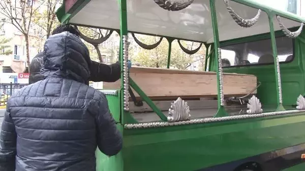 Beyoğlu'nda cadde ortasında cansız beden bulundu