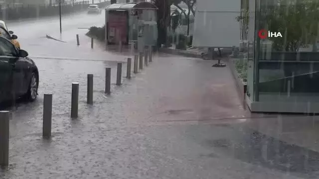 Bodrum'da sağanak etkili oldu, bazı noktalar göle döndü