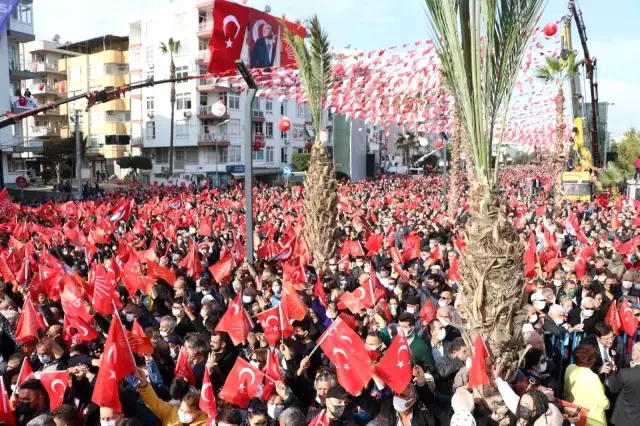 CHP Genel Başkanı Kemal Kılıçdaroğlu, partisinin 'Milletin Sesi' mitingleri kapsamında Mersin Mitingine katıldı