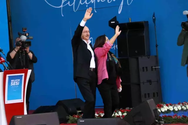 CHP Genel Başkanı Kemal Kılıçdaroğlu, partisinin 'Milletin Sesi' mitingleri kapsamında Mersin Mitingine katıldı