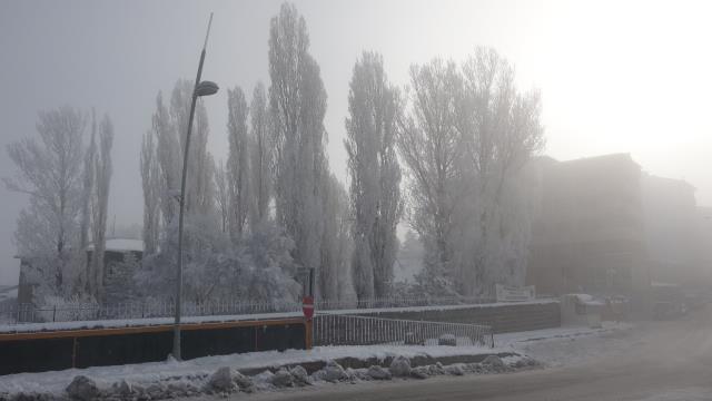 Dün gecenin en düşük sıcaklığı! Ardahan'da kilitler bile dondu, termometre eksi 25'i gördü