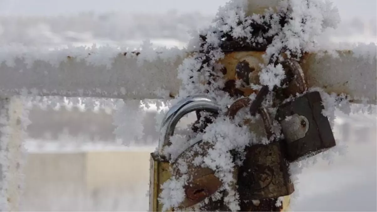 Dün gecenin en düşük sıcaklığı! Ardahan'da kilitler bile dondu, termometre eksi 25'i gördü