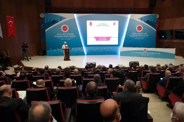 Erbaş: Diyanet'in gündelik tartışmaların içine çekilmesi yanlıştır