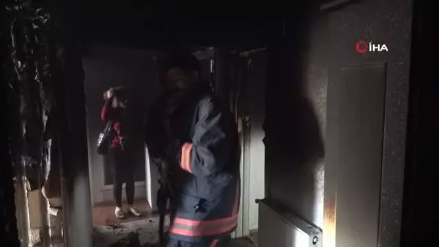 Eski sevgilisinin evini benzin döküp ateşe verdi: 1'i çocuk 3 kişi balkonda atlayarak canını kurtardı