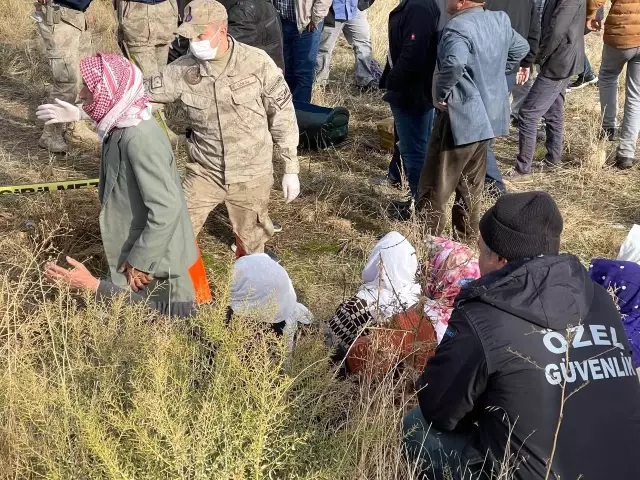 Şanlıurfa'da kamyonet ile hafif ticari araç çarpıştı, 4 kişi öldü, 3 kişi yaralandı