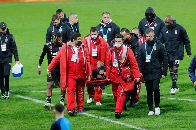 Gözyaşına boğulmuştu, korkulan oldu! N'Koudou, uzun süre Beşiktaş formasına hasret kalacak Gözyaşına boğulmuştu, korkulan oldu! N'Koudou, uzun süre Beşiktaş formasına hasret kalacak