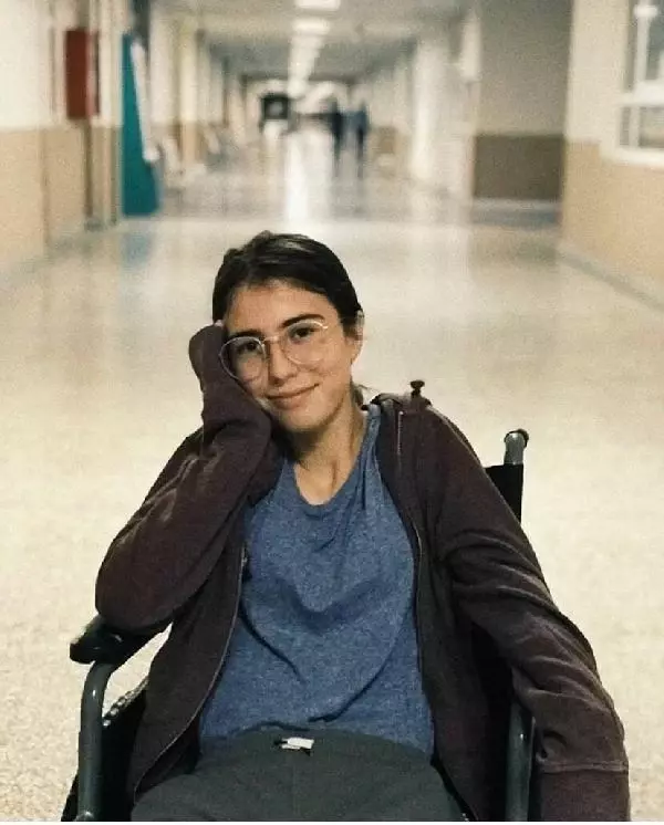İKİ KEZ KANSERİ YENEN ŞÜKRAN ÇOCUKLARA UMUT DAĞITIYOR
