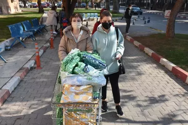 İKİ KEZ KANSERİ YENEN ŞÜKRAN ÇOCUKLARA UMUT DAĞITIYOR