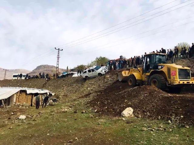 Kamyonla kamyonet çarpıştı: 2 yaralı