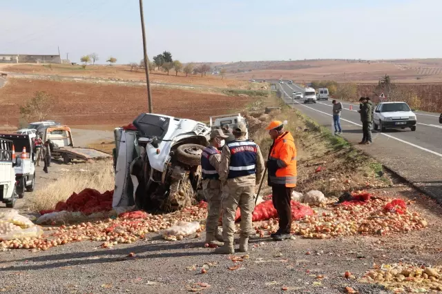 Şanlıurfa'da kamyonet ile hafif ticari araç çarpıştı, 4 kişi öldü, 3 kişi yaralandı