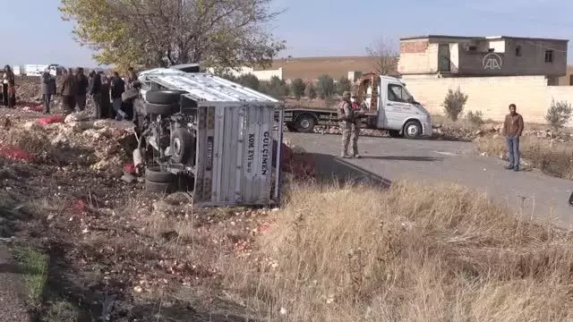 Şanlıurfa'da kamyonet ile hafif ticari araç çarpıştı, 4 kişi öldü, 3 kişi yaralandı