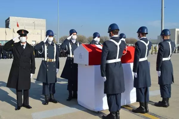 Tunceli'de şehit düşen Jandarma Astsubay Üstçavuş Celil Mutlu için tören yapıldı (2)