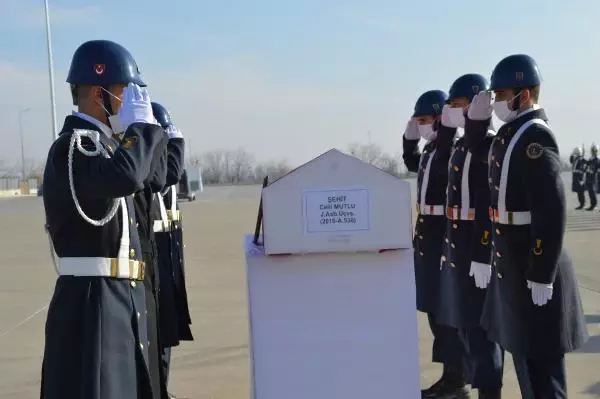 Tunceli'de şehit düşen Jandarma Astsubay Üstçavuş Celil Mutlu için tören yapıldı (2)