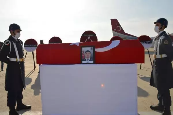 Tunceli'de şehit düşen Jandarma Astsubay Üstçavuş Celil Mutlu için tören yapıldı (2)