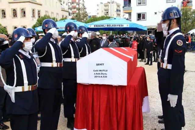 Son dakika haberleri | Şehit Astsubay Mutlu'yu 10 bin kişi uğurladı