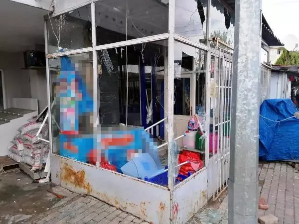 16 yaşındaki çocuğun öldürülmesi olayında tutuklanan şüphelilerin evine taşlı sopalı saldırı