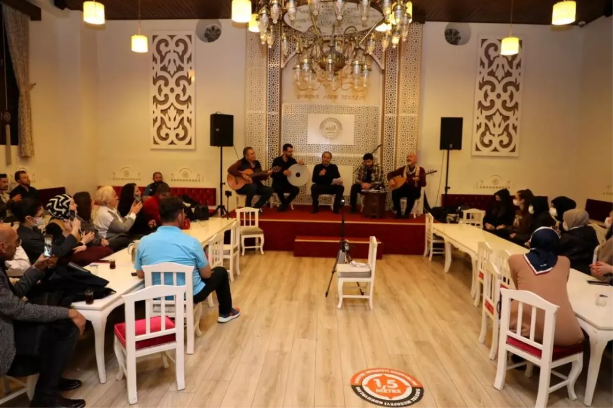 ŞİİR VE TÜRK AKŞAMI PROGRAMI KATILIMCILARINA DOLU DOLU BİR SANAT GECESİ YAŞATTI