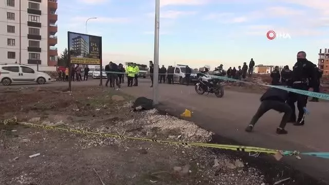 Siverek'te motosiklet elektrik direğine çarptı: 1 ölü 2 yaralı