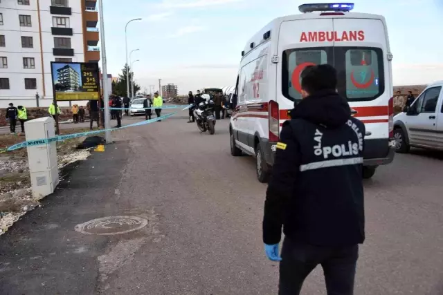 Siverek'te motosiklet elektrik direğine çarptı: 1 ölü 2 yaralı