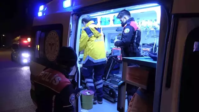 Yaşlı adam oğluyla kablo çalarken bekçilere yakalandı