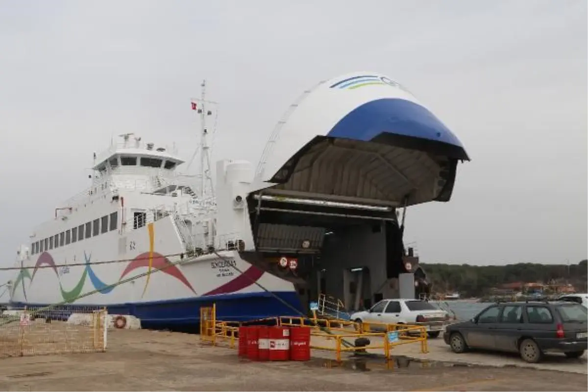 Beklenen fırtına nedeniyle Çanakkale'den adalara yarınki feribot seferleri iptal