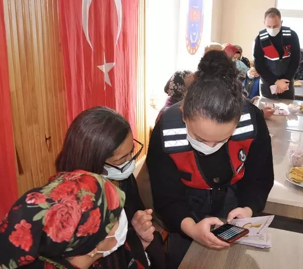 Son dakika haberi... JANDARMA HAKLARINI ANLATTIĞI KADINLARA KAHVE DAĞITTI